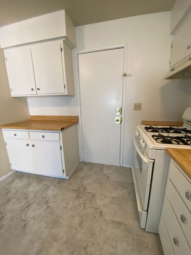 325 S Spring St unit 325 s spring st blyt, Blythe, CA 92225 - photo 5