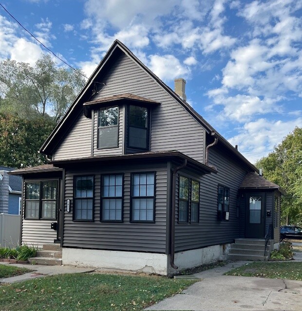 1411 Portland Ave Unit B, Beloit, WI 53511