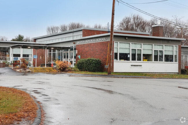 Beeman Memorial School provides education to children in the neighborhood of Gloucester.
