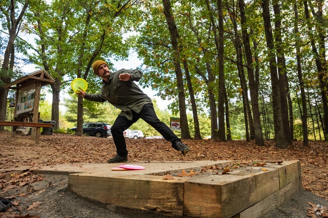 The disc golf course is a well-used amenity in Highlands Manchester.