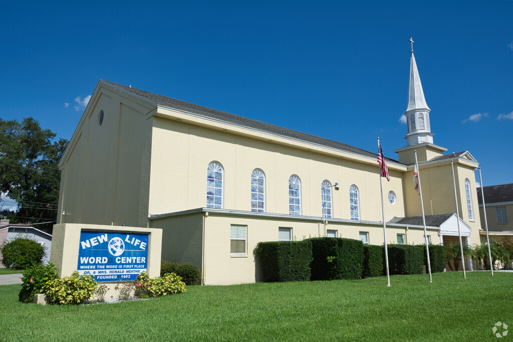 Main entrance to New Life Christian Academy in Sanford, Sanford FL