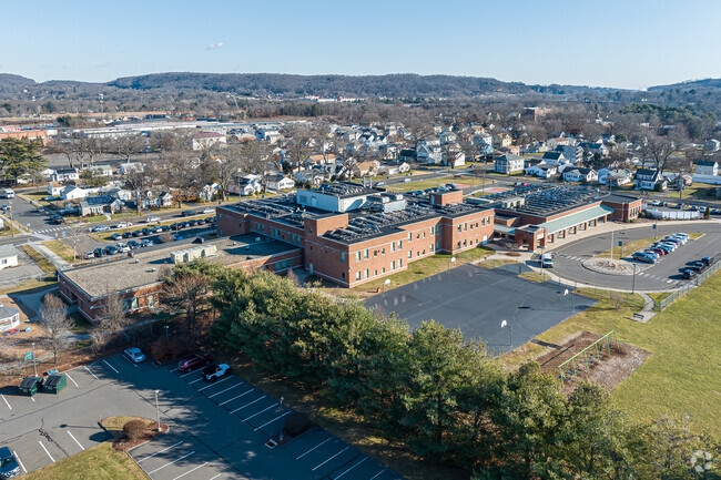 Linden Street School student population is 46% female students and 54% male students.