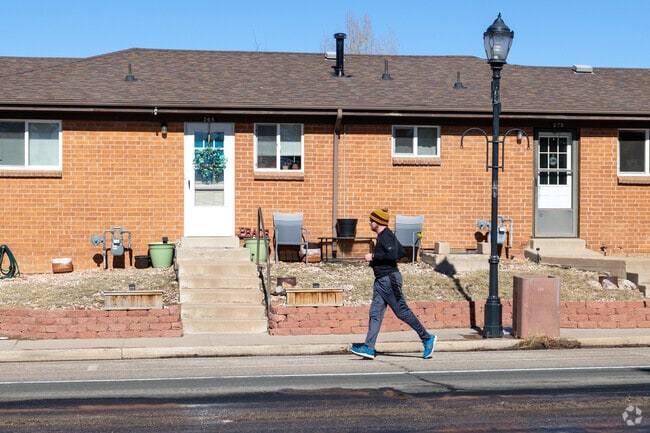 Take a jog down the streets of the Monument neighborhood.