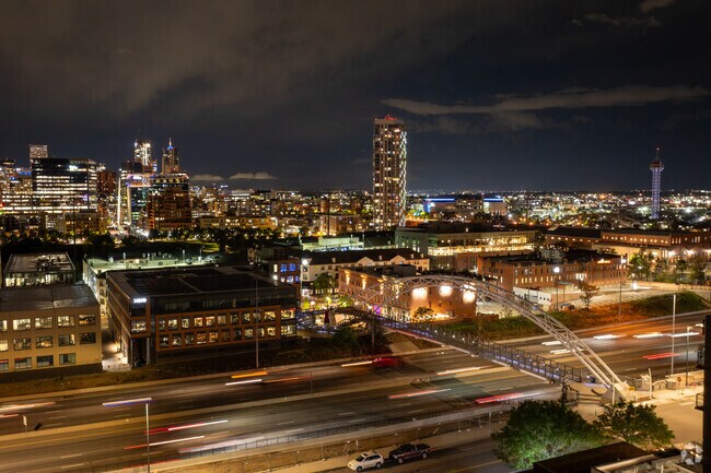 Downtown Denver and its vibrant nightlife are just a short drive from Signal Creek, offering easy access to restaurants, concerts, and entertainment any night of the week