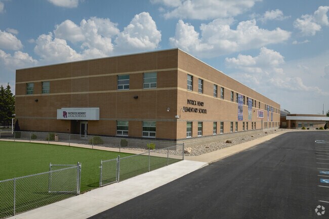 Patrick Henry Elementary welcomes new students.