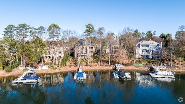 A row of waterfront homes on Lake Norman in the Peninsula neighborhood.