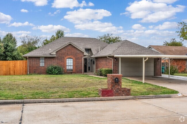 Ranch homes throughout Lumberman have large front yards and covered carports.