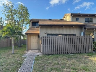 8115 SW 21st Ct, Davie, FL 33324