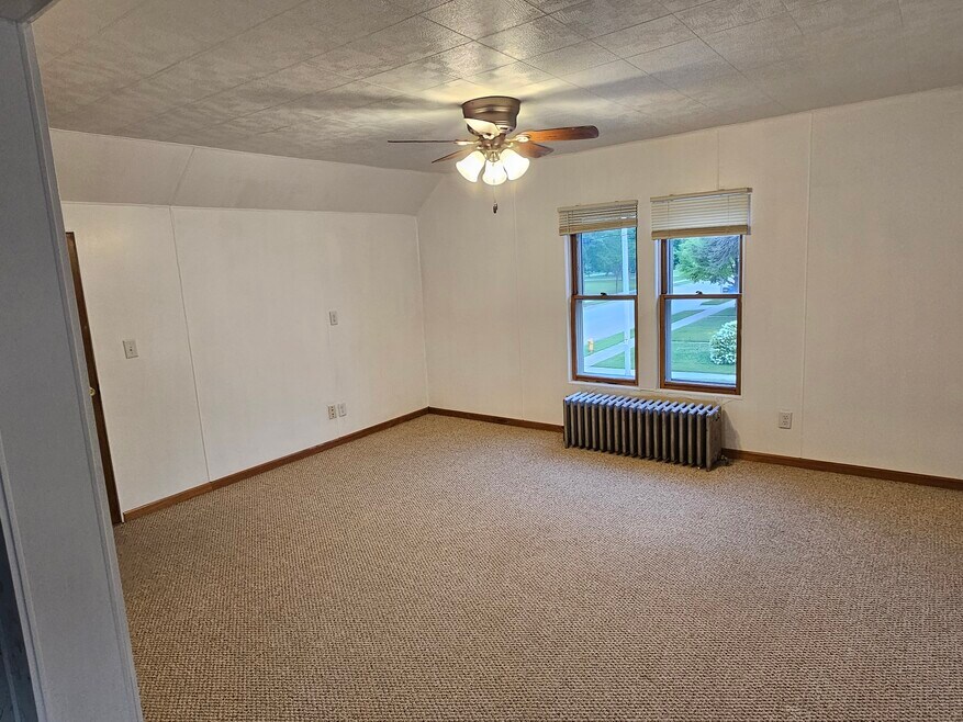 802 W 11th Ave unit 802A, Oshkosh, WI 54902 - photo 1