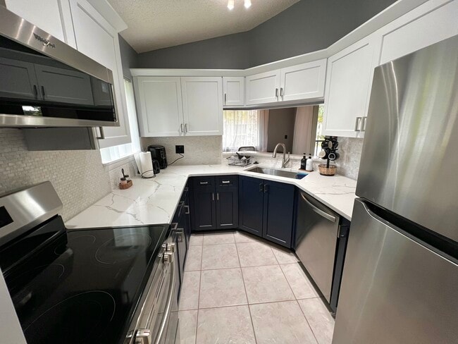 6540 Chasewood Dr unit F, Jupiter, FL 33458 - photo 2