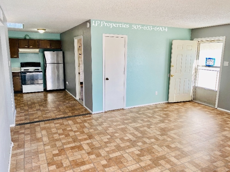 13 Oriente Ave NE, Albuquerque, NM 87123 - photo 1