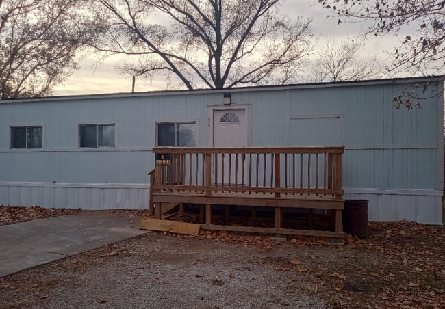 777 E Yerby St, Marshall, MO 65340 - photo 2