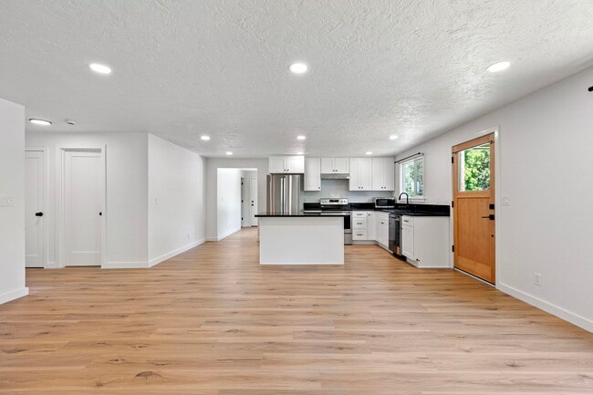 2438 Potter St, Eugene, OR 97405 - photo 4