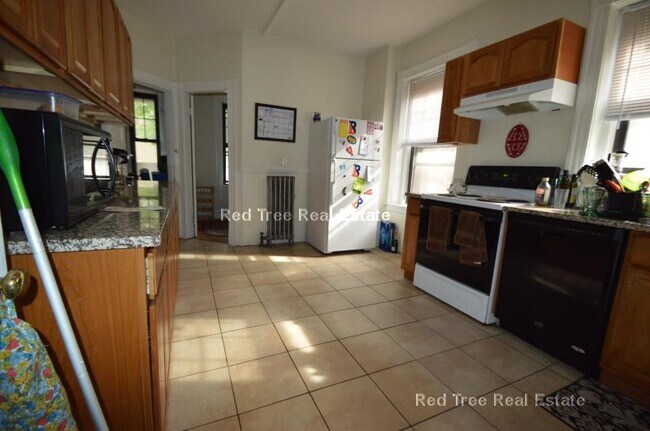 1247 Beacon St unit 3, Brookline, MA 02446 - photo 2