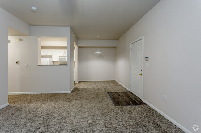 1BR, 1BA - 770 SF
