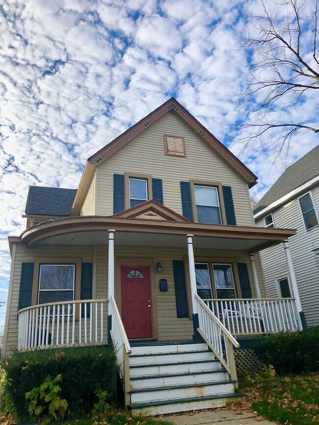 609 Washtenaw Rd, Ypsilanti, MI 48197