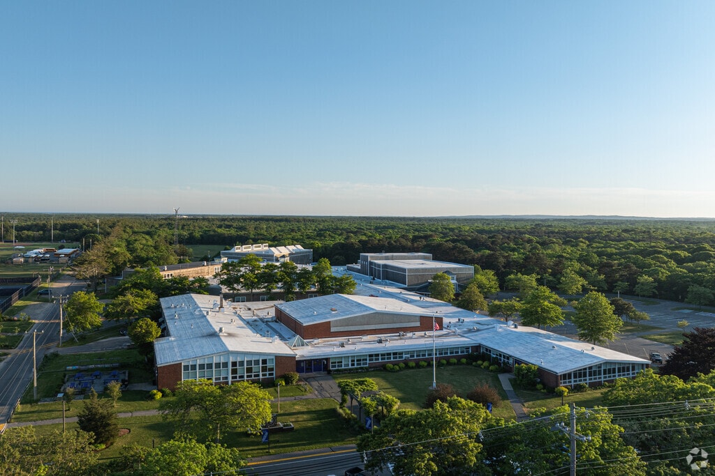 Martha's Vineyard Regional High School was given an overall B+ rating from Niche.