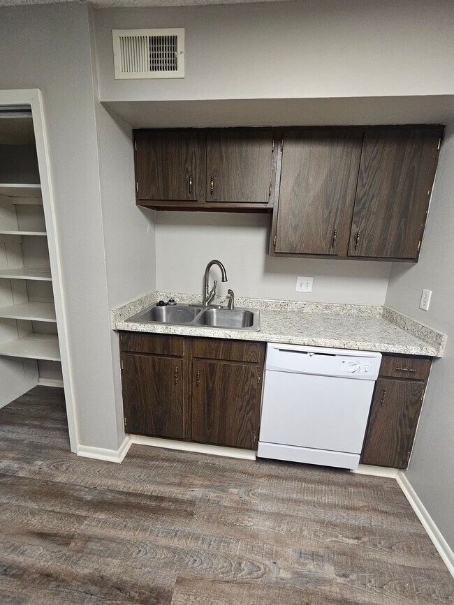 The Establishment, Baton Rouge, LA 70820 - photo 5