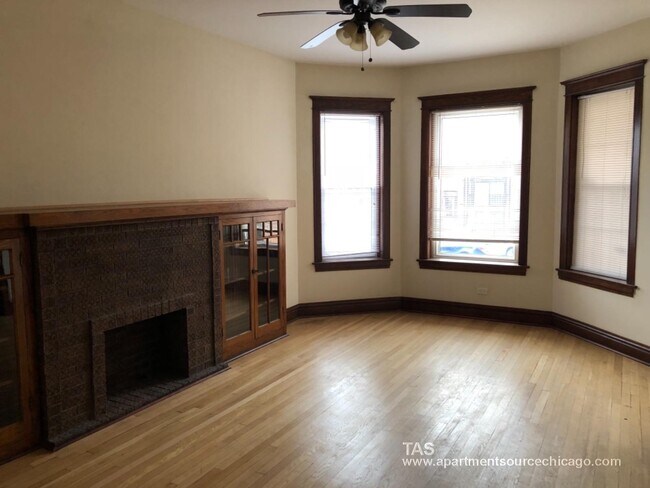 1440 W Addison St unit 2, Chicago, IL 60613 - photo 2