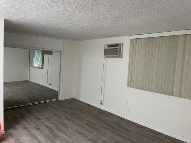 13059 Oxnard St unit 104, Los Angeles, CA 91401 - photo 5