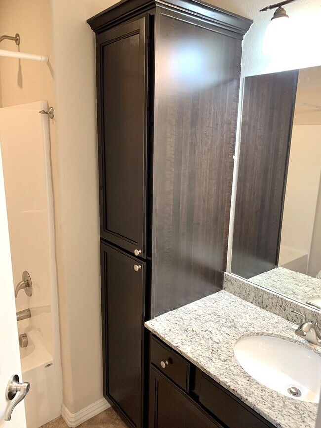 2744 W Kilimanjaro Way, Rogers, AR 72758