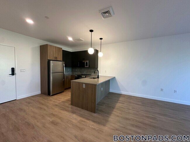 199 Gardner St unit 208, Boston, MA 02132 - photo 6