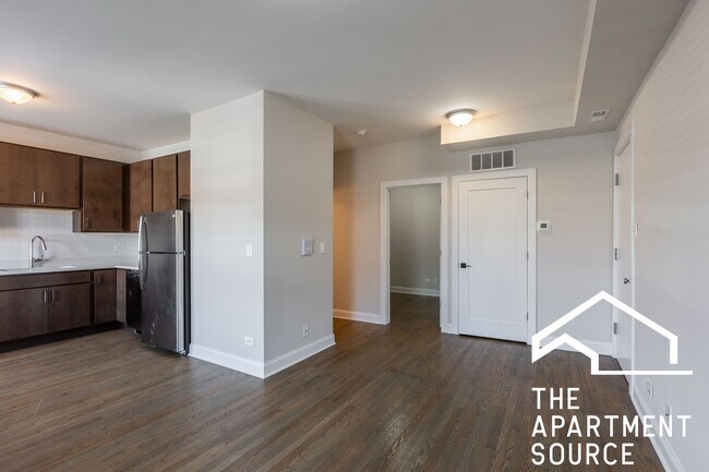 3405 W Fullerton Ave unit 3, Chicago, IL 60647 - photo 5