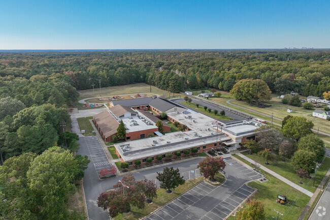 The Mehfoud Elementary School has multiple parking spaces for parents and school faculty.