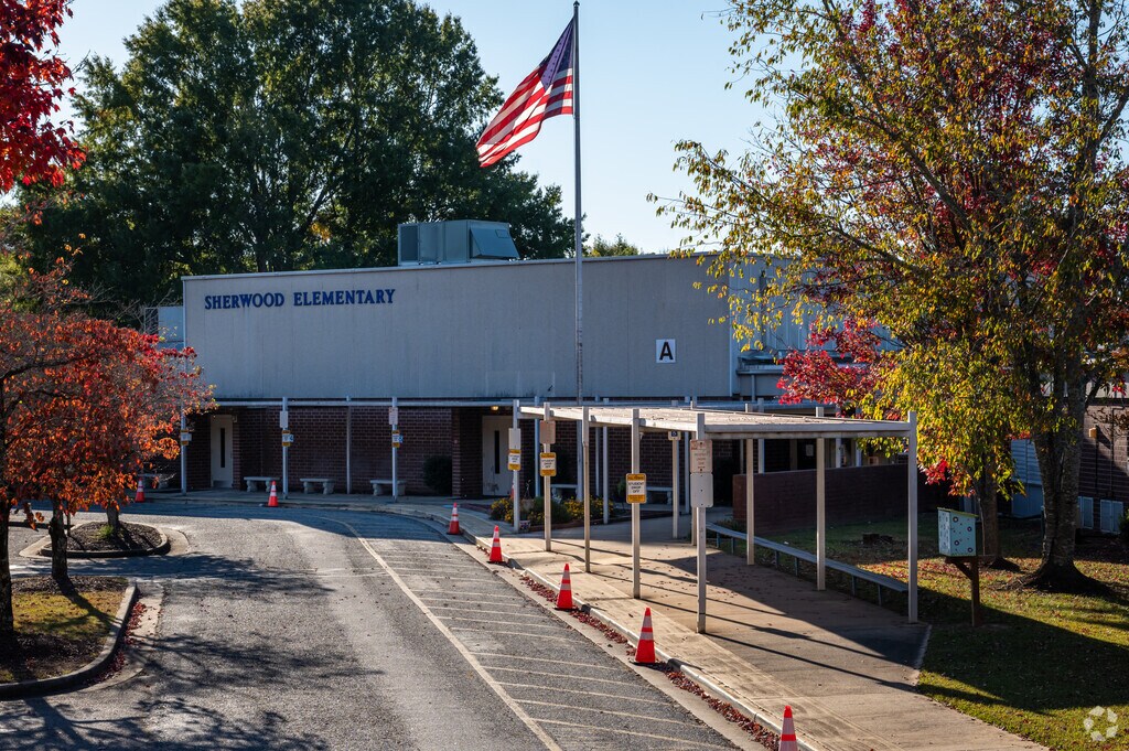 Sherwood Elementary School provides education in the neighborhood of 
Gastonia.