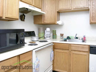 714 Woodbury Ln, Whitehall, PA 18052