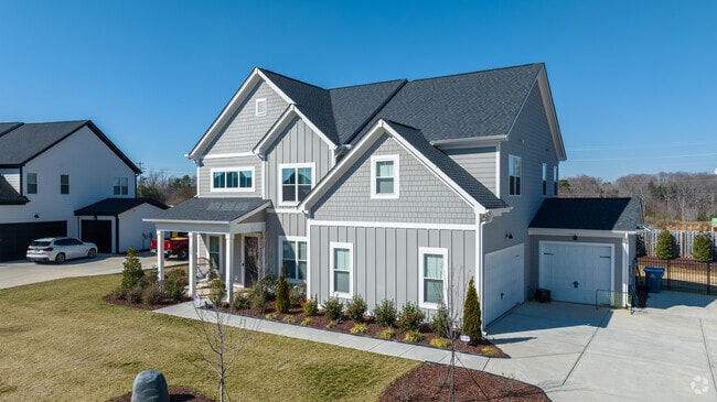 There are many beautiful homes in the Lake Norman of Iredell area.