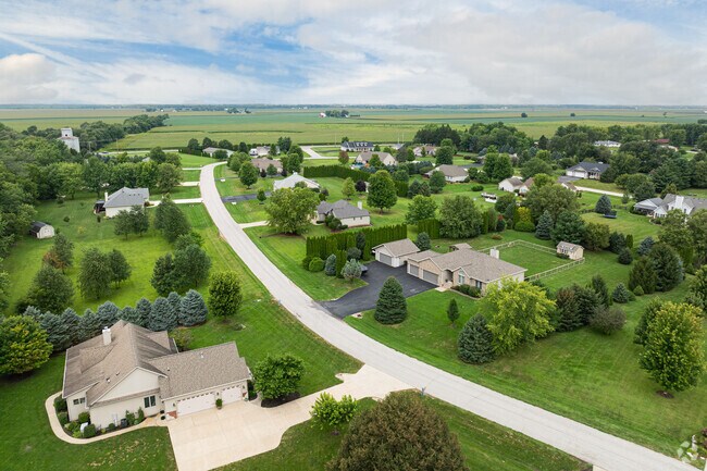 Sheridan’s streets swiftly stretch into fields where homes have private driveways.