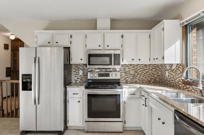 7207 Heatherton Cir, Edina, MN 55435 - photo 7