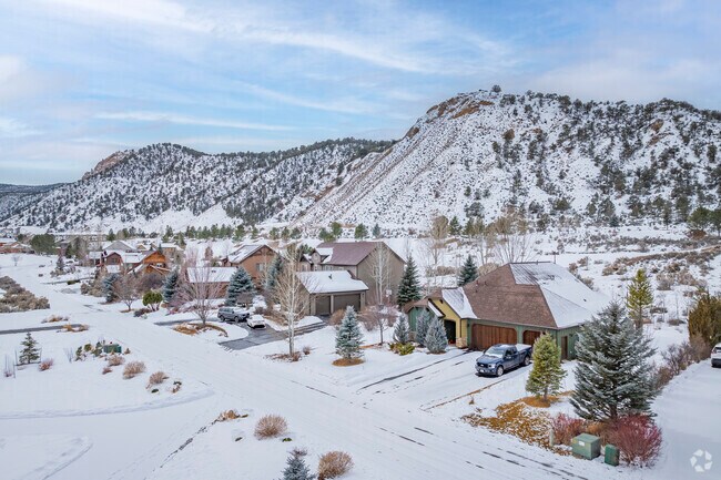In winter, the homes of Cattle Creek take on a magical charm, with snow-dusted rooftops and twinkling lights. Cozy interiors invite families to gather around fireplaces, creating warm memories amidst the cold.