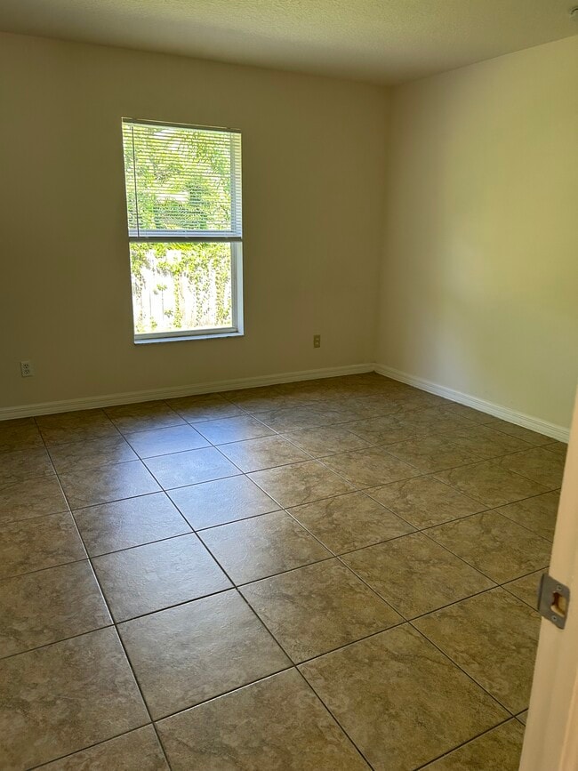 2677 SE Delmar St unit 2677 SE Delmar St, Stuart, FL 34997 - photo 6