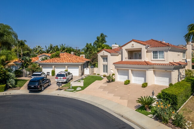 Tustin Ranch features homes from small cottages to large family residences.