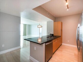 950 Brickell Bay Dr, Miami, FL 33131