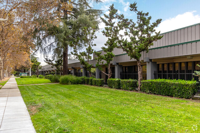 Muwekma Ohlone Middle challenges and ecourages children to learn in San Jose.