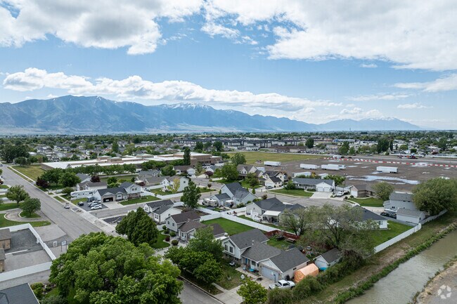 20th Century life in Box Elder County is relaxed.