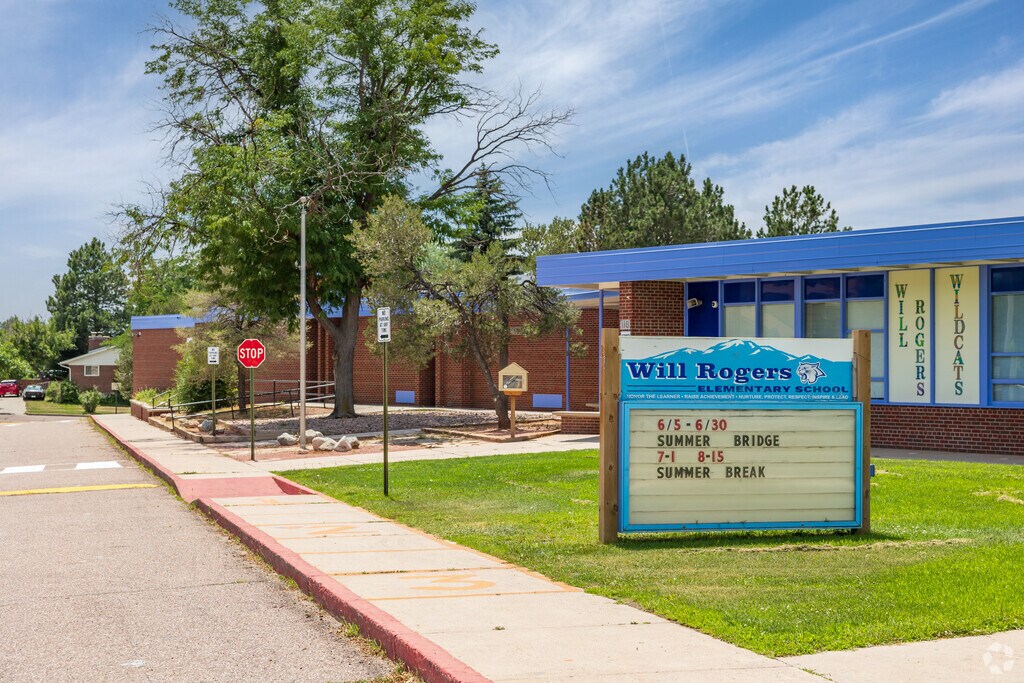 The student population of Rogers Elementary School is 292 and the school serves PK-5.