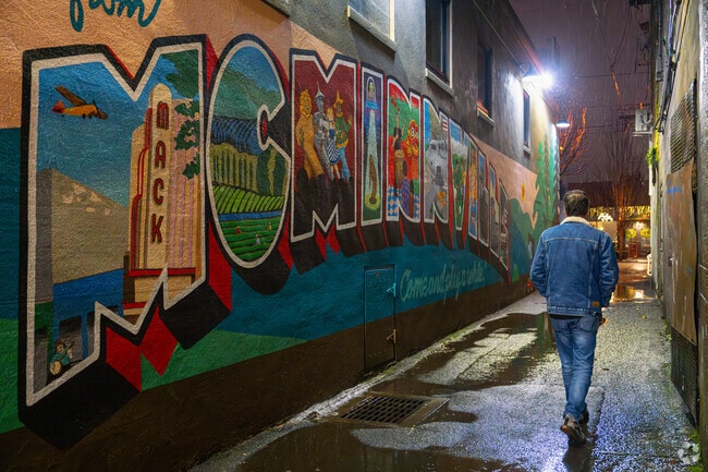 Beautiful murals depict McMinnville’s defining features in Art Alley.