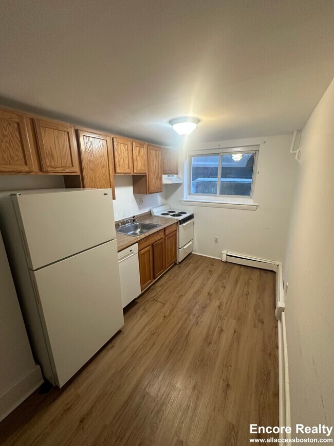 63 Selkirk Rd unit 8, Brighton, MA 02135 - photo 4