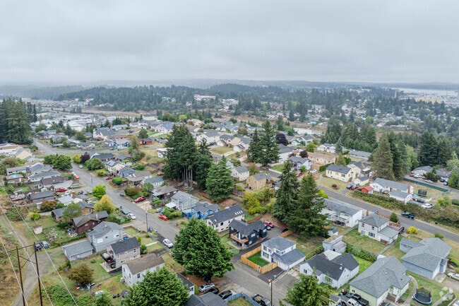 The neighborhood Pixie Park is small & quiet offering a getaway from the business of Bremerton.