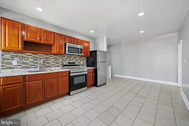 1018 S 55th St unit 2, Philadelphia, PA 19143 - photo 7