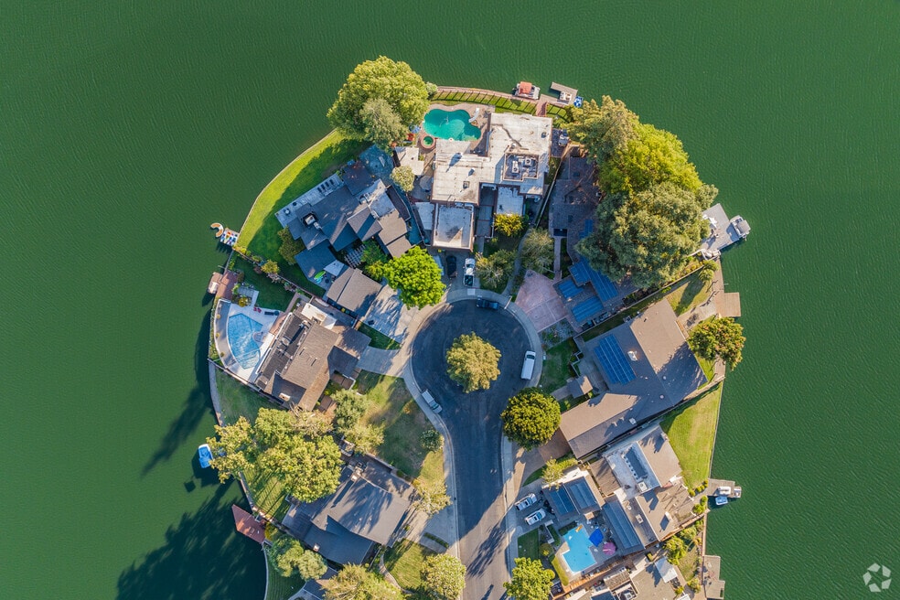 Lincoln Village West