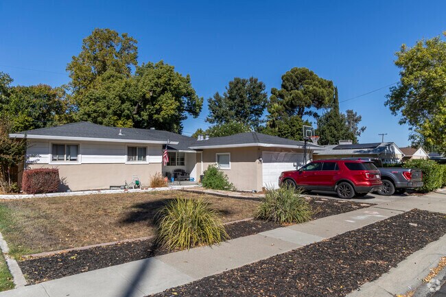 Single level ranch homes are the most common type of house in Monument Corridor.