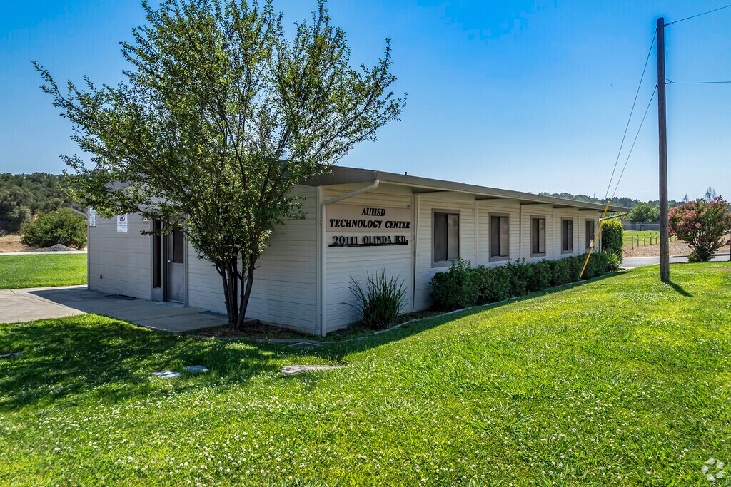 Oakview High (Alternative) allows students to study at their own pace.