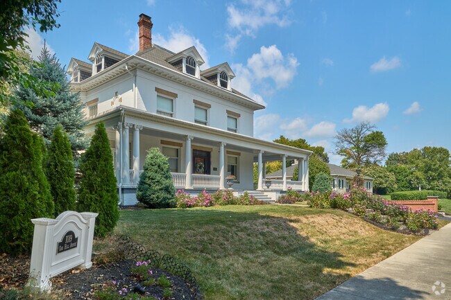 Some large stately homes can be found in Hagerstown's historic Oak HIll district.