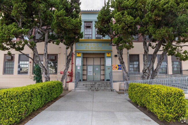 About Vermont Knolls Schools, Demographics, Things to Do