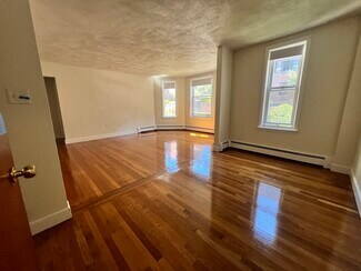 303 Tappan St Unit 1B, Brookline, MA 02445